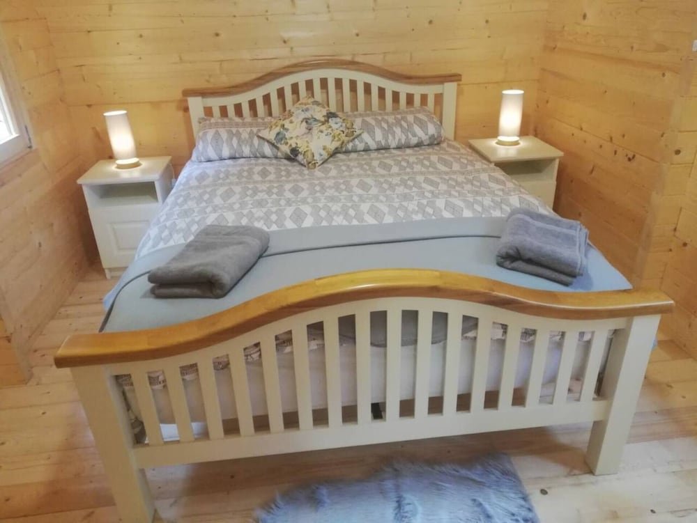 Standard room Stunning log cabin on the lake