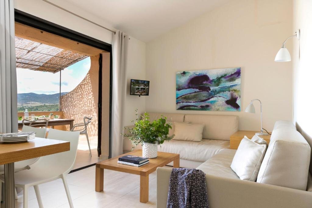 Suite Premium Villa Santa Giulia, vue panoramique sur la mer, 900m de la plage