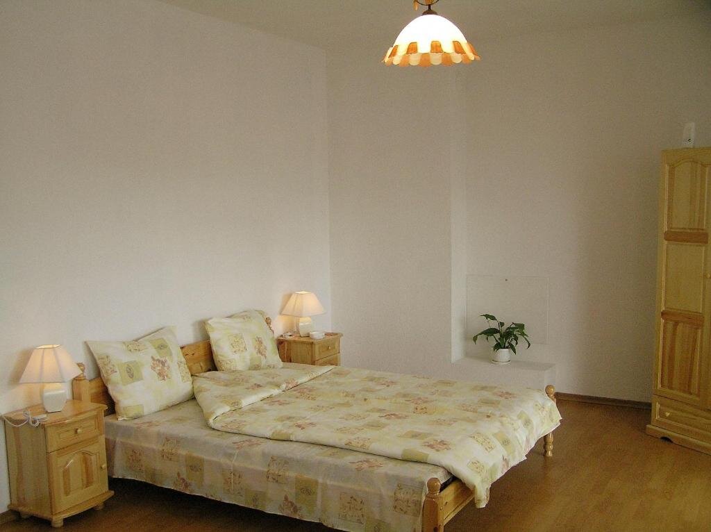 Standard Triple room with balcony and with view Karadzhovy Guest House