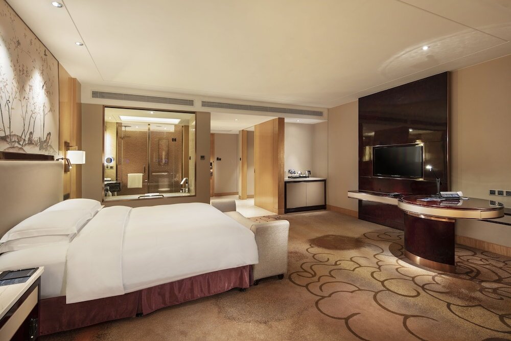 Двухместный номер Premier Hilton Wuhan Yangtze Riverside