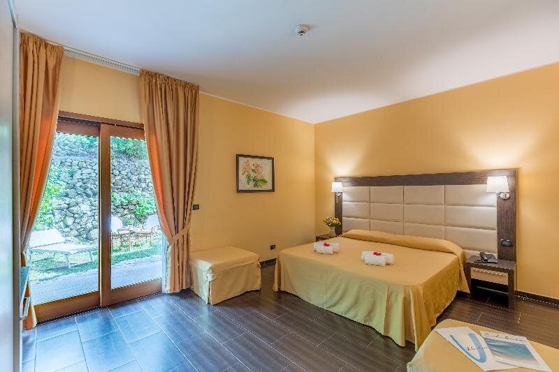 Standard quadruple chambre avec balcon Hotel Cannamele Resort