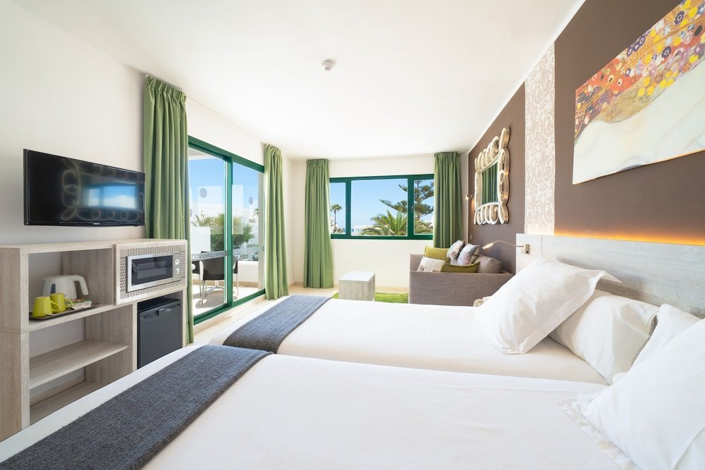 Suite with balcony Apartamentos Galeon Playa