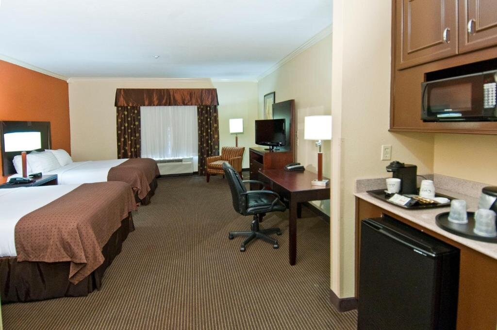Двухместный номер Executive Holiday Inn Hotel & Suites Lake Charles South, an IHG Hotel