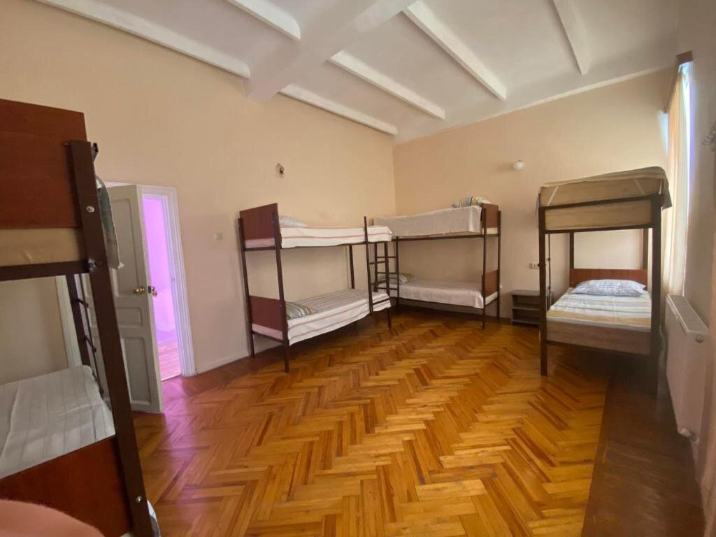 Cama en dormitorio compartido Hotel Golden Fleece