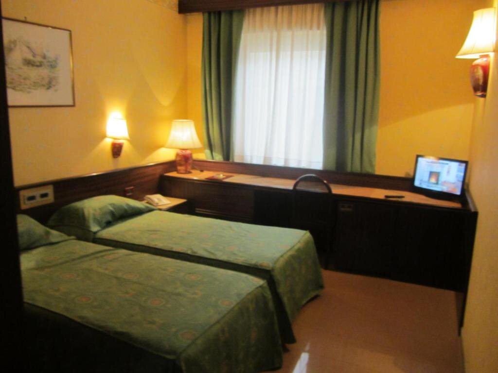 Standard Single room Hotel Leonardo Da Vinci