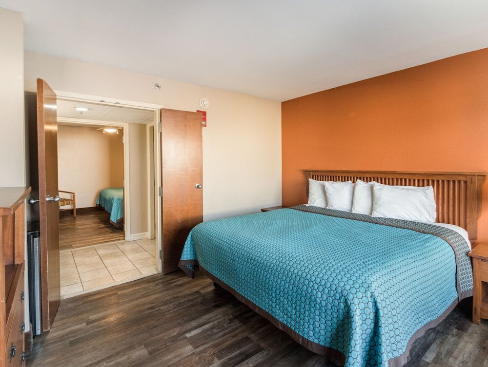 Люкс с 3 комнатами Mountain Vista Inn & Suites - Parkway