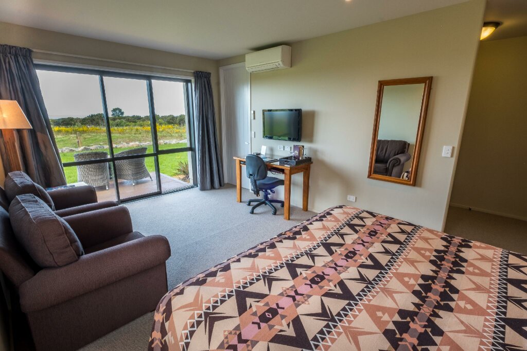 Deluxe room with ocean view Manakau Lodge