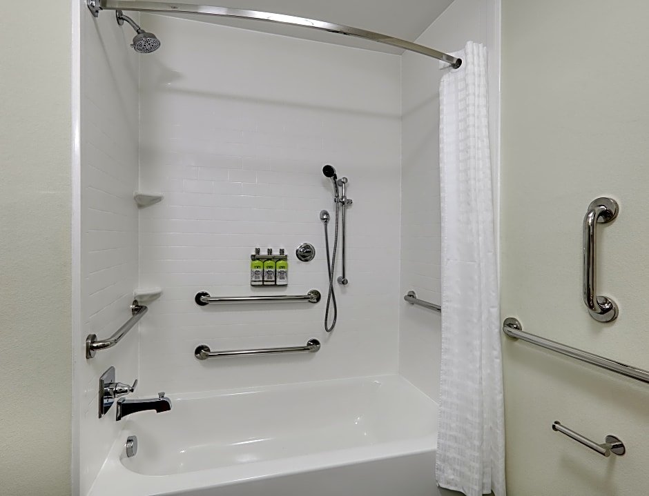 1 Bedroom Double Suite Candlewood Suites Dallas NW - Farmers Branch, an IHG Hotel