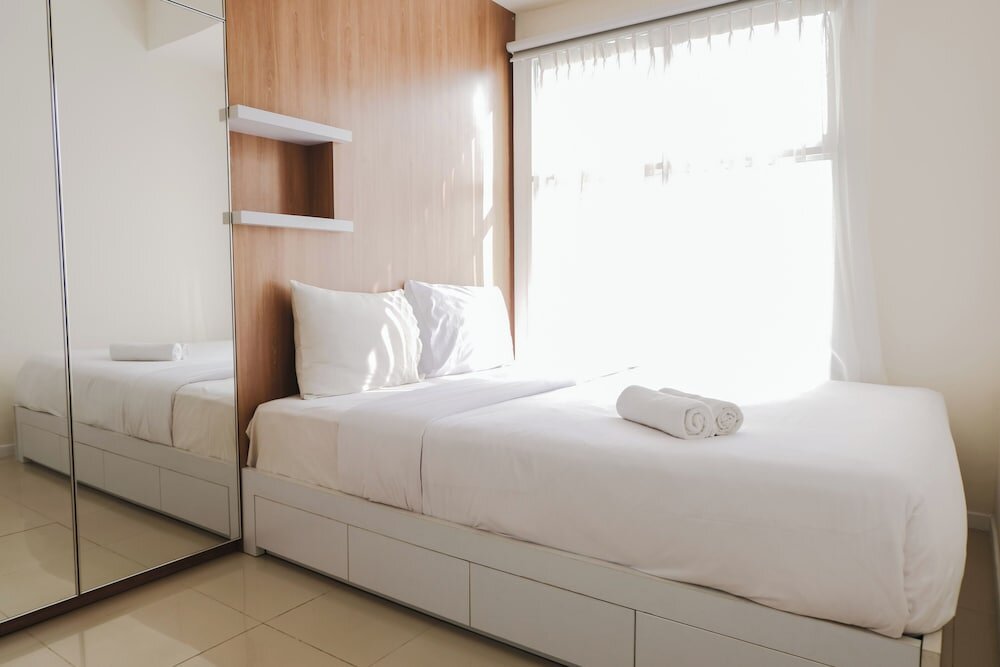 Deluxe appartement Homey 1Br Apartment With Extra Room At Parahyangan Residence