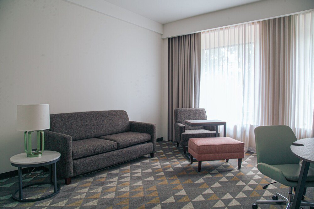 Suite 1 dormitorio con balcón Holiday Inn Tlaxcala, an IHG Hotel