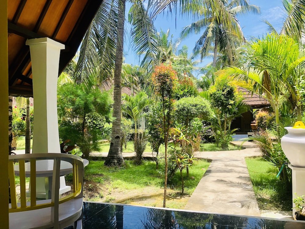 Бунгало Deluxe с балконом и с видом на сад Pelangi Cottages Gili Air
