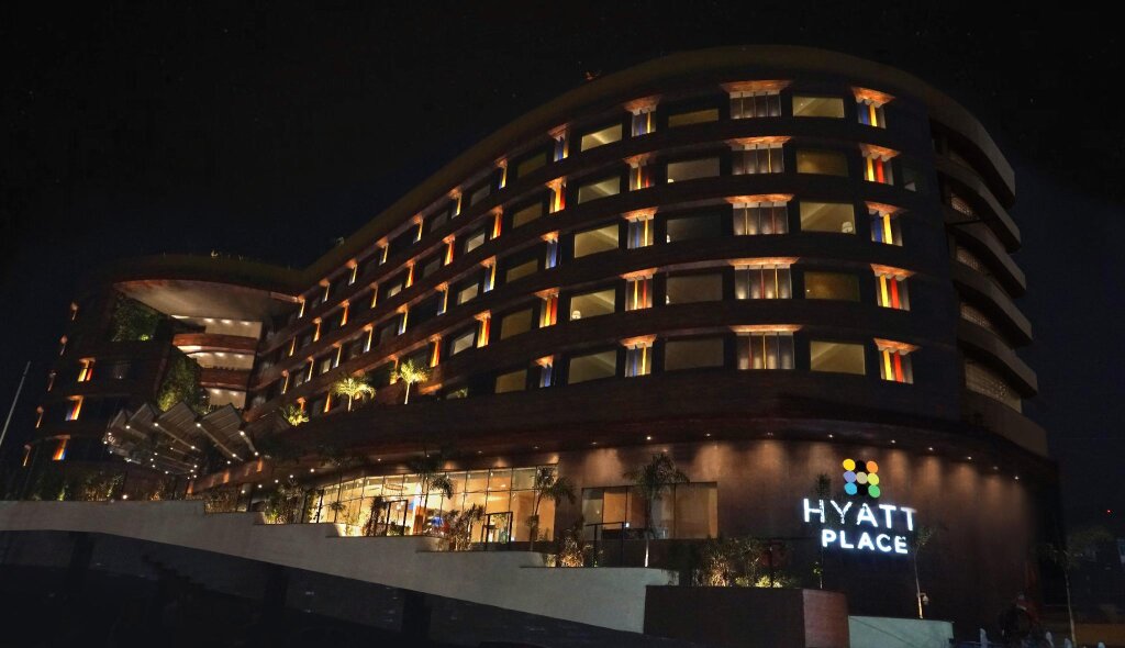 Люкс Deluxe Hyatt Place Hyderabad Banjara Hills