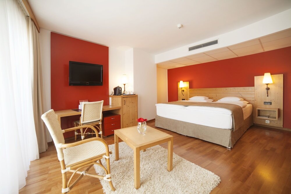 Einzel Junior-Suite mit Gartenblick Rogner Hotel Tirana