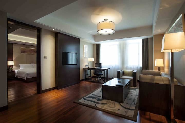 Suite Ramada Plaza by Wyndham Xian South