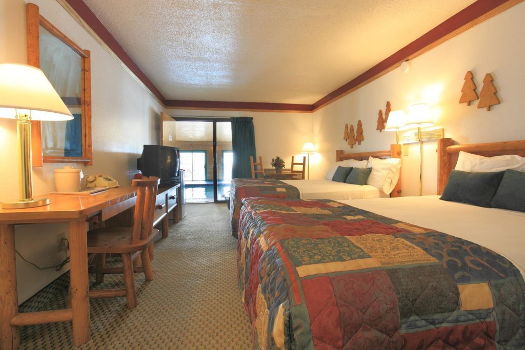 Habitación Estándar con vista a la piscina Americas Best Value Inn Duluth Spirit Mountain Inn