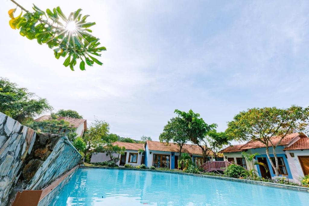 Трёхместный номер Standard с видом на бассейн Star Hill Village Resort Phu Quoc