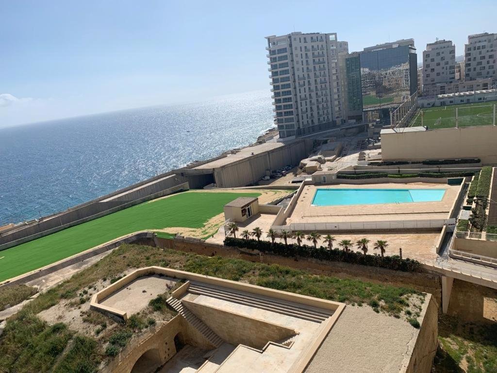 Apartamento con vista al mar Sliema Seafront with Pool