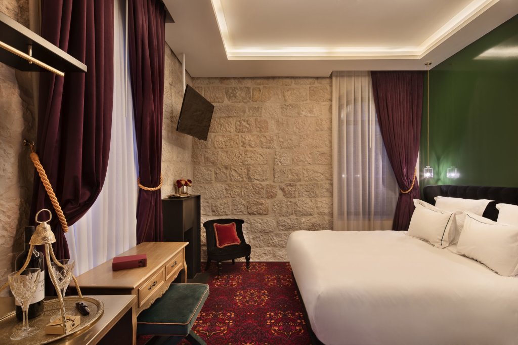 Вилла браун. Brown Hotel Jerusalem. Вилла и бутик-отель в Израиле. Вилла Бровн кафе.