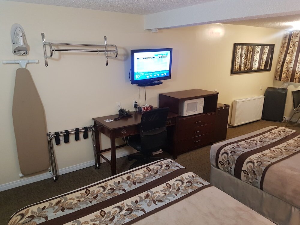 Standard quadruple chambre sous-sol Parkway Motel & European Lodges