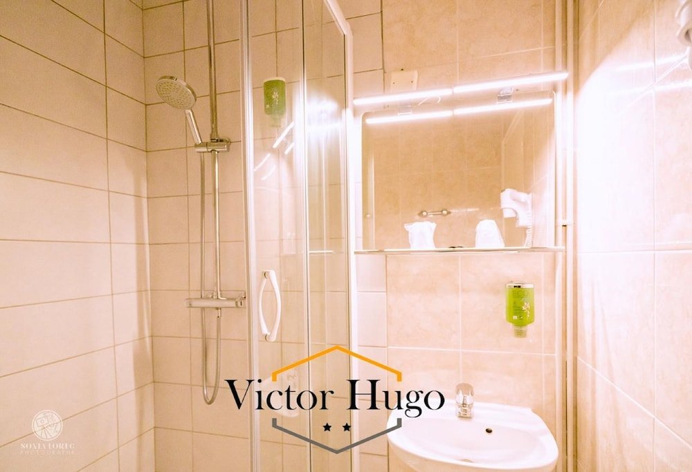 Четырёхместный семейный номер Standard Hôtel Victor Hugo Lorient