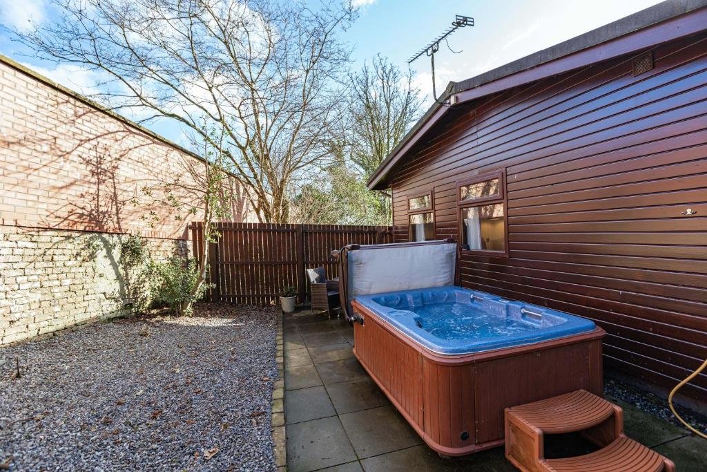 Шале c 1 комнатой Bluebell Lodge 11 with Hot Tub