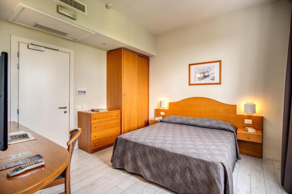 Standard Double room Hotel Isola Sacra Rome Airport