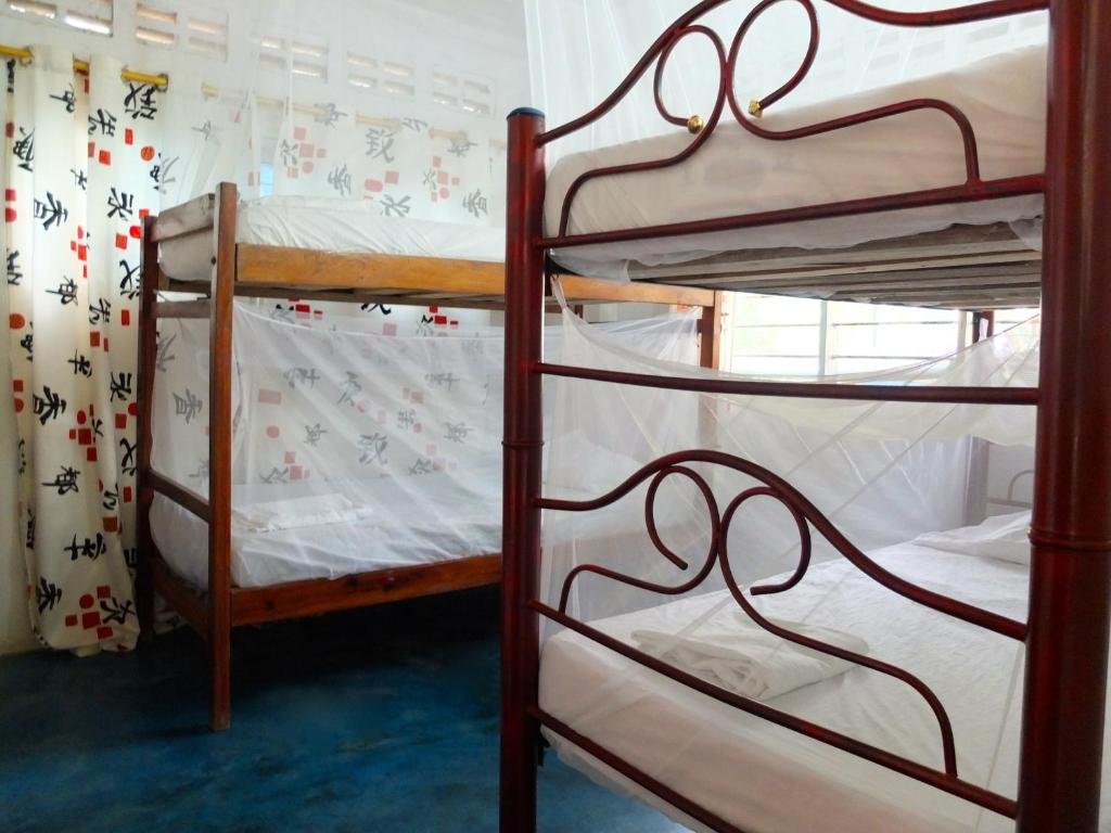 Cama en dormitorio compartido Casa Surf Mar Azul