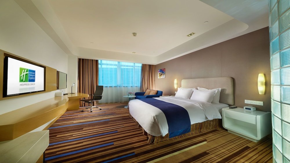 Четырёхместный номер Standard Holiday Inn Express Nantong Downtown, an IHG Hotel