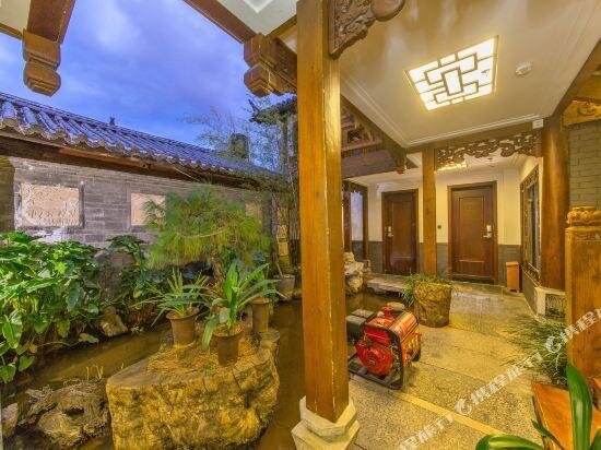 Suite Lijiang Three House Inn