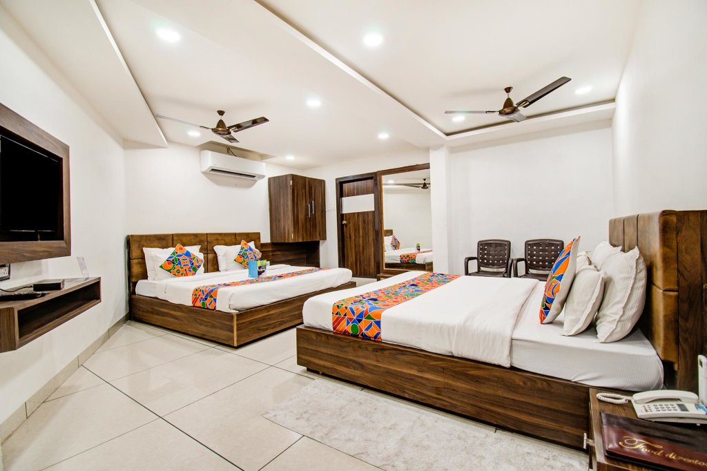 Standard Zimmer FabHotel Rajnandani Residency Bhawarkua