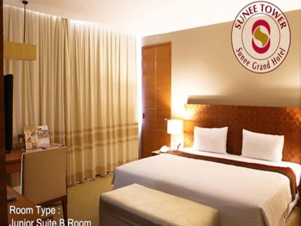 Junior suite Sunee Grand Hotel