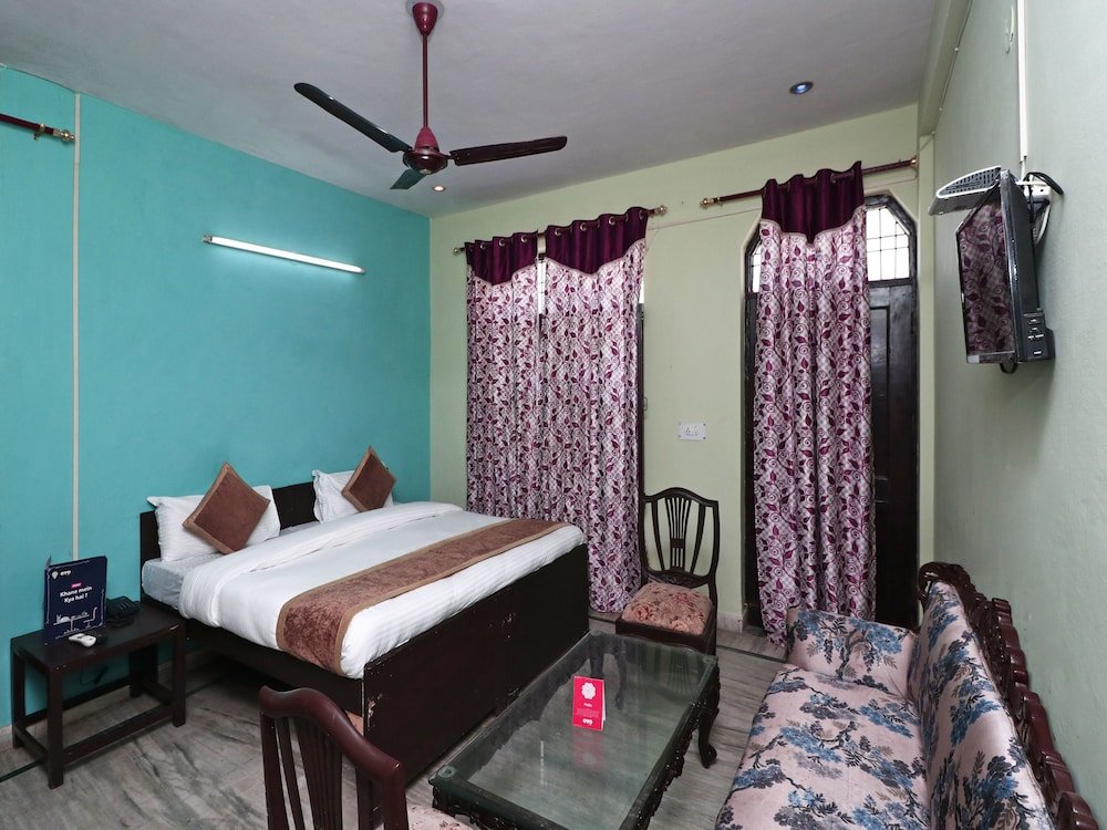 Standard room OYO 16146 Royal Guest House