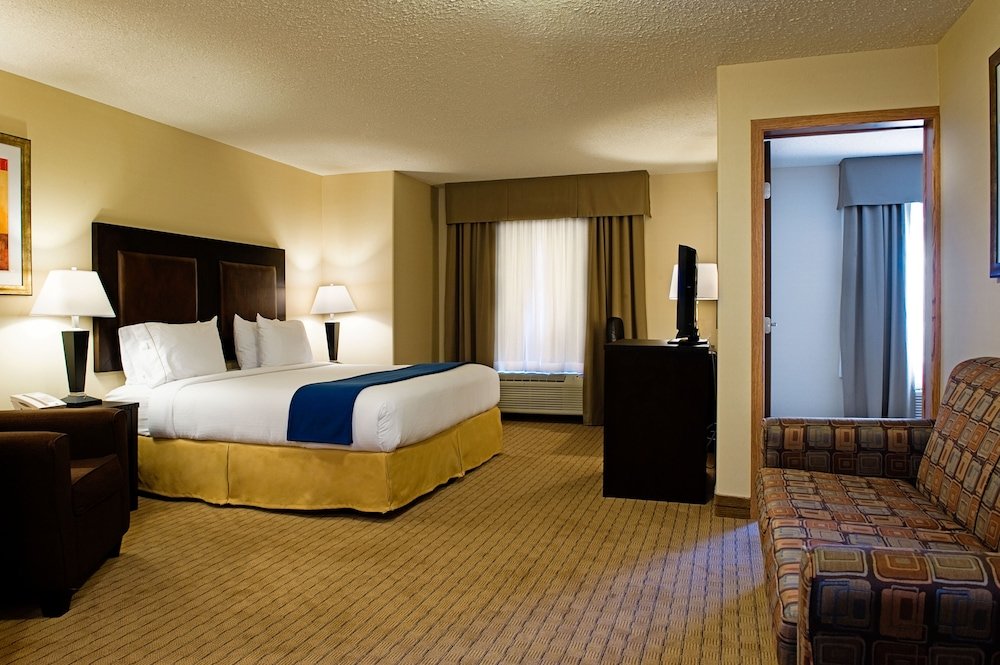 Suite 1 dormitorio Holiday Inn Express & Suites Regina-South, an IHG Hotel