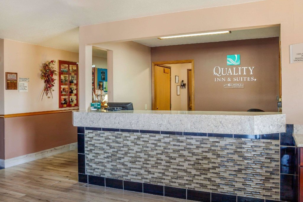 Номер Standard Quality Inn & Suites