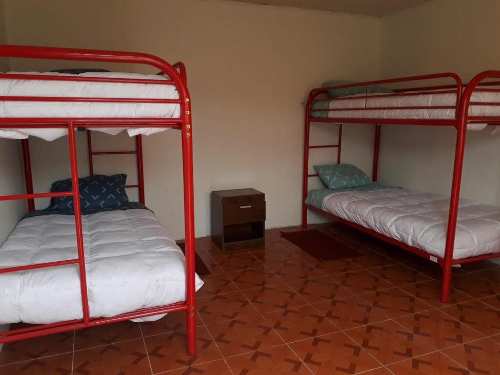 Кровать в общем номере Hostal Open House