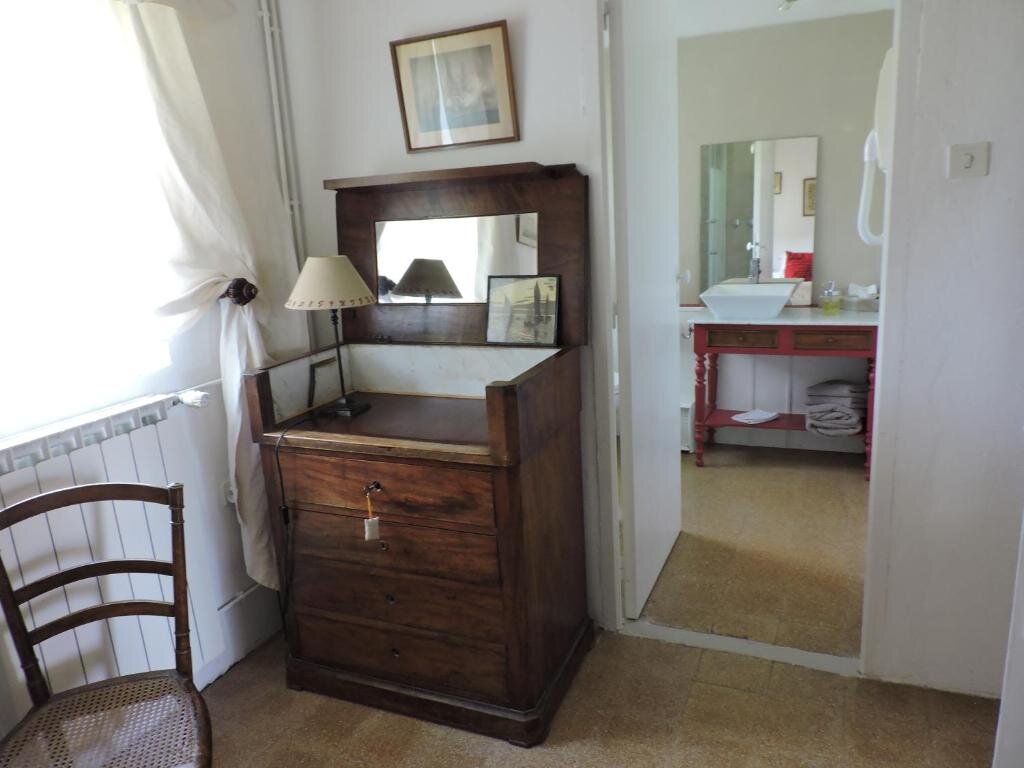 Коттедж с 4 комнатами La Nesquière Chambres d'Hôtes