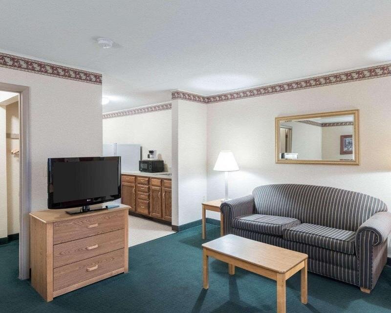 Suite Standard Rodeway Inn & Suites