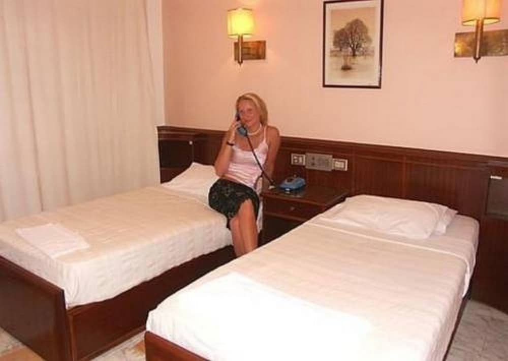 Кровать в общем номере (женский номер) Sea Horse Hotel