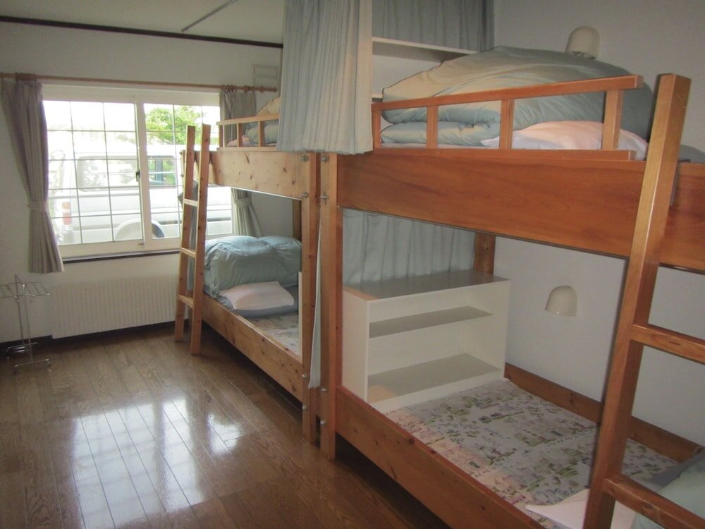 Кровать в общем номере (мужской номер) с видом на горы Kiyosato IHATOV Hostel
