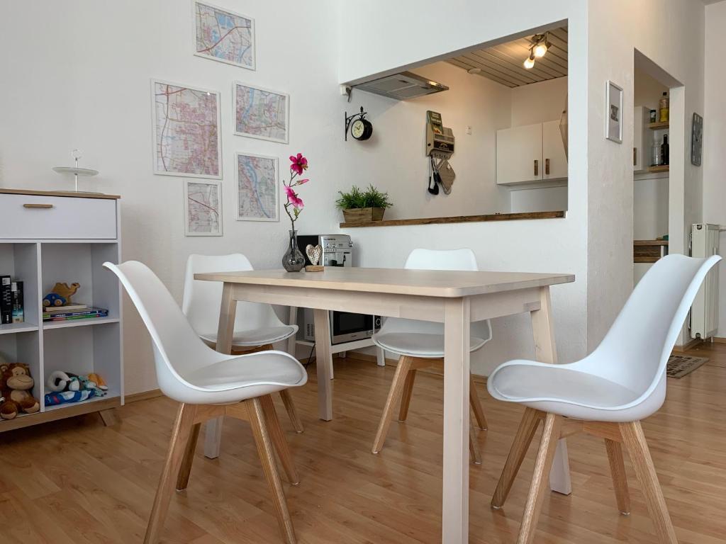 Appartement Helle Wohnung in TOP-Lage, Hasselbachplatz - Altstadt, W-LAN, 4 Schlafplätze