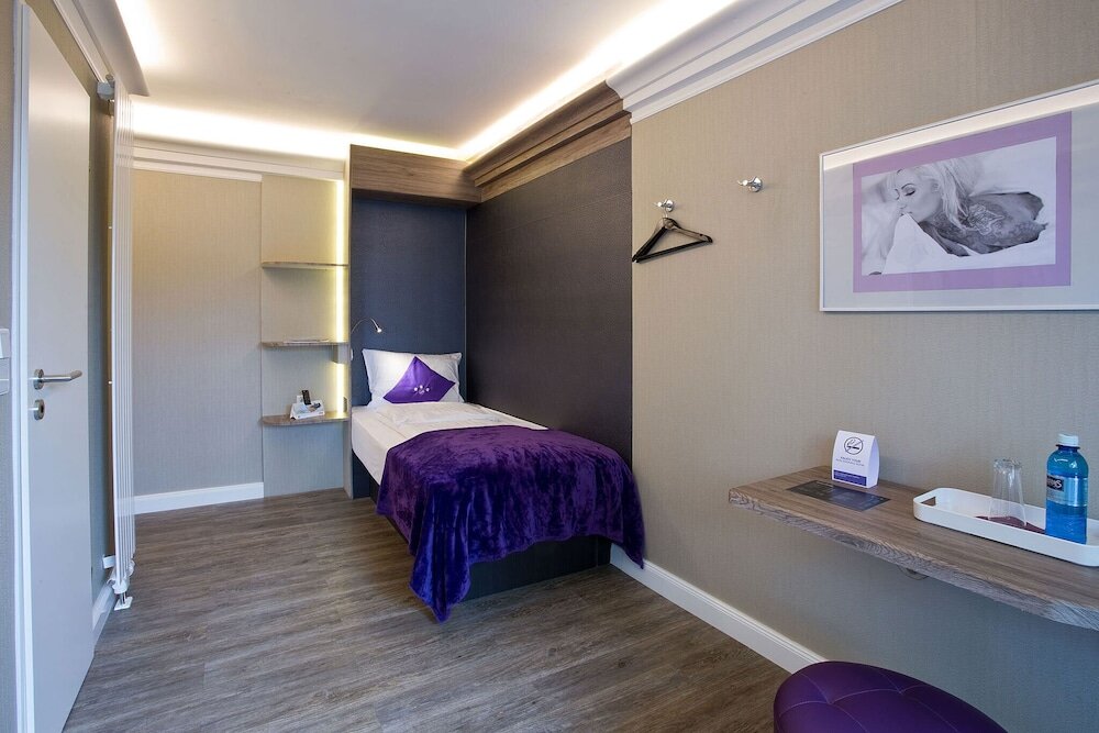 Economy Single room with balcony stays design Hotel Dortmund