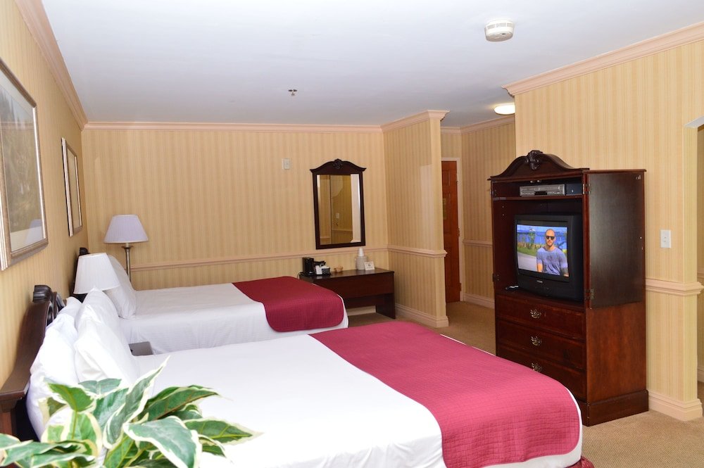 Люкс Manchester Inn and Suites
