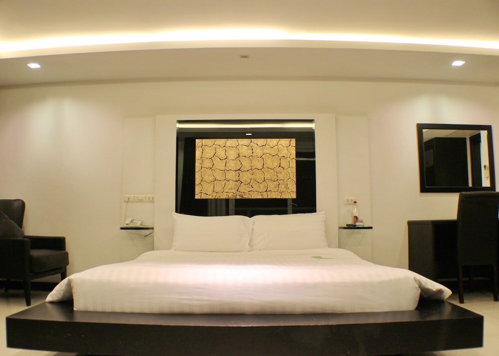 Люкс с 2 комнатами с балконом Nova Suites Pattaya by Compass Hospitality