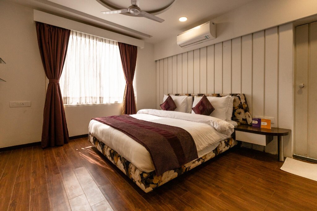 Люкс Standard 3 BY OYO Nami Residency Ahmedabad