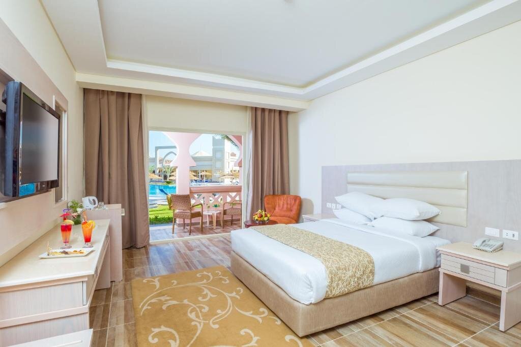 Двухместный номер Deluxe с видом на бассейн Pickalbatros Aqua Vista Resort - Hurghada