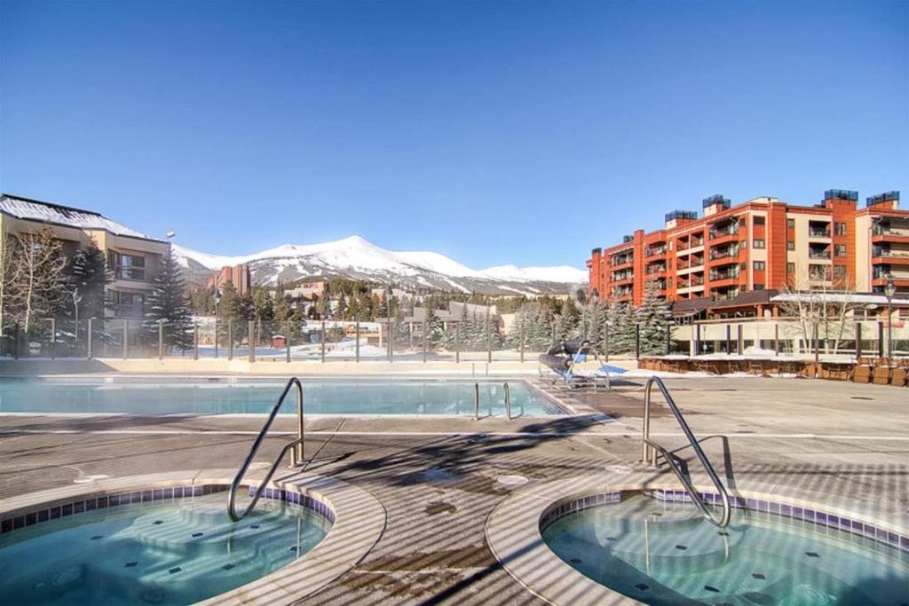 Camera Standard Perfectly Placed 2 Bedroom Vacation Rental in Historic Downtown Breckenridge With Access to Hot Tub and Pool
