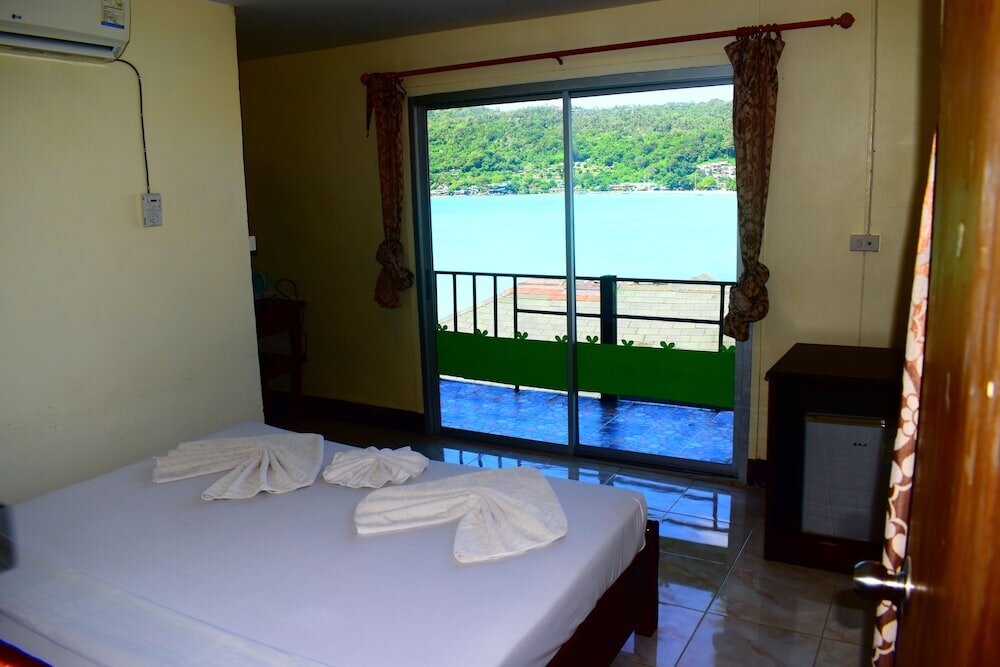 Номер Standard с балконом и с видом на море Phi Phi Beach Front Resort