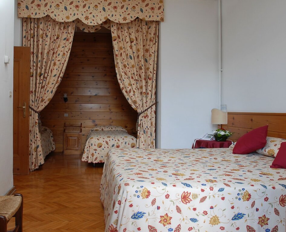 Четырёхместный номер Standard Hotel Albergo Dolomiti