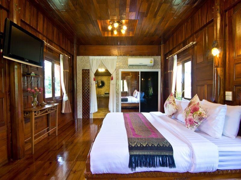 Suite Bueng Bua Thong Resort