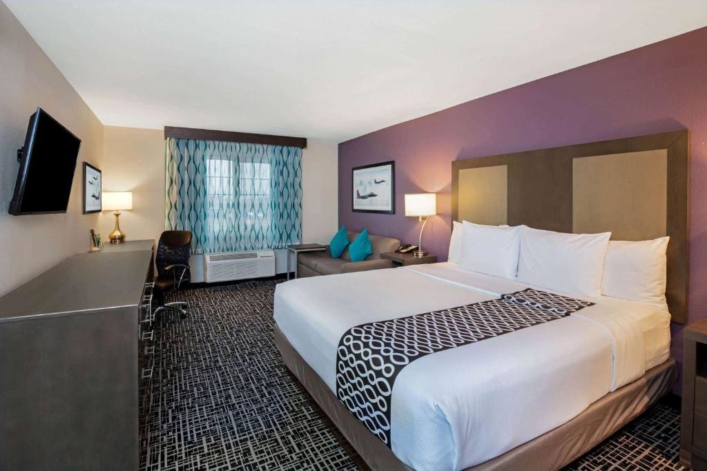 Двухместный люкс La Quinta Inn & Suites by Wyndham Las Vegas Nellis